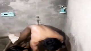 Pakistani Ladke Ne Padosi Ki Ladki Ko Bathroom Me Bandh Kr Choda – Indian Desi Hindi Sex MMS Videos Leaked Viral Adult Porn