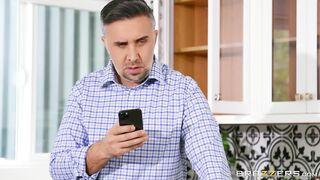 Vanna Bardot – TeensLikeItBig – Sneaking A Peek