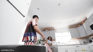 BrazzersExxtra – Bum-Rushed & Booty Swapped – Kate Dalia, Willow Ryder, Apollo Banks