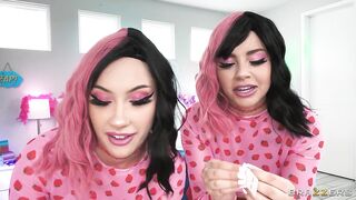 Sneaky Lookalike Camgirls Get Cocked in 4K – Jazmin Luv & Bella Luna